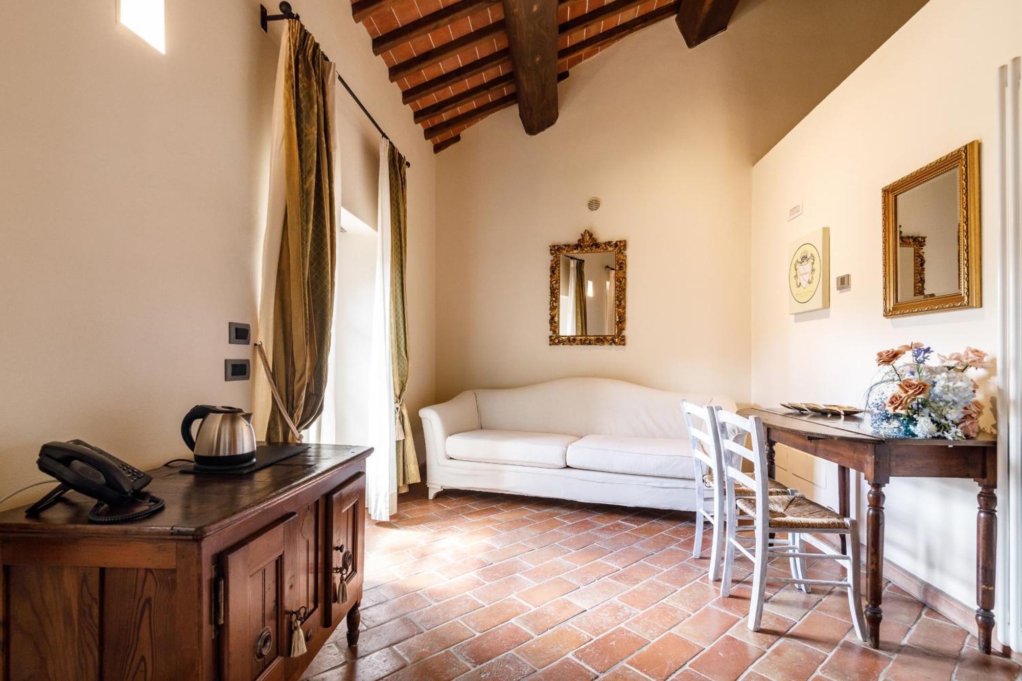 Relais La Costa Historical Resort 3*