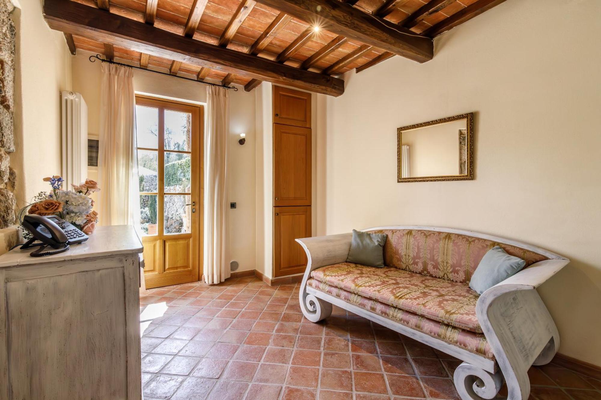 Relais La Costa Historical